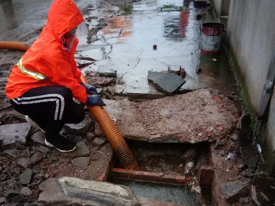 滑县专业清理污水池 炜誉市政以规范流程守护城市 “肠道”